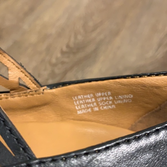 Earthies Mezzi Black Leather Heels - Picture 6 of 7